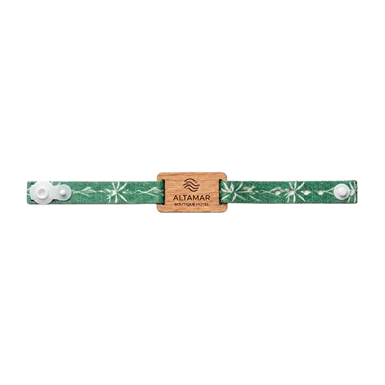 Pulsera con tag de madera